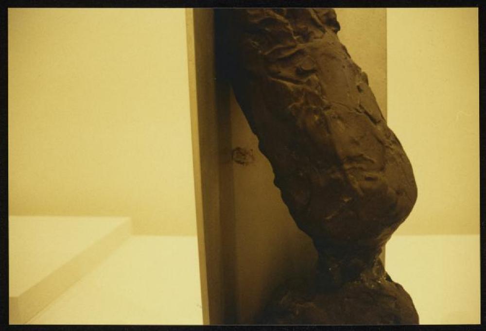 Installation process for "Isamu Noguchi Retrospective 1992," National Museum of Modern Art, Kyoto (travel venue)