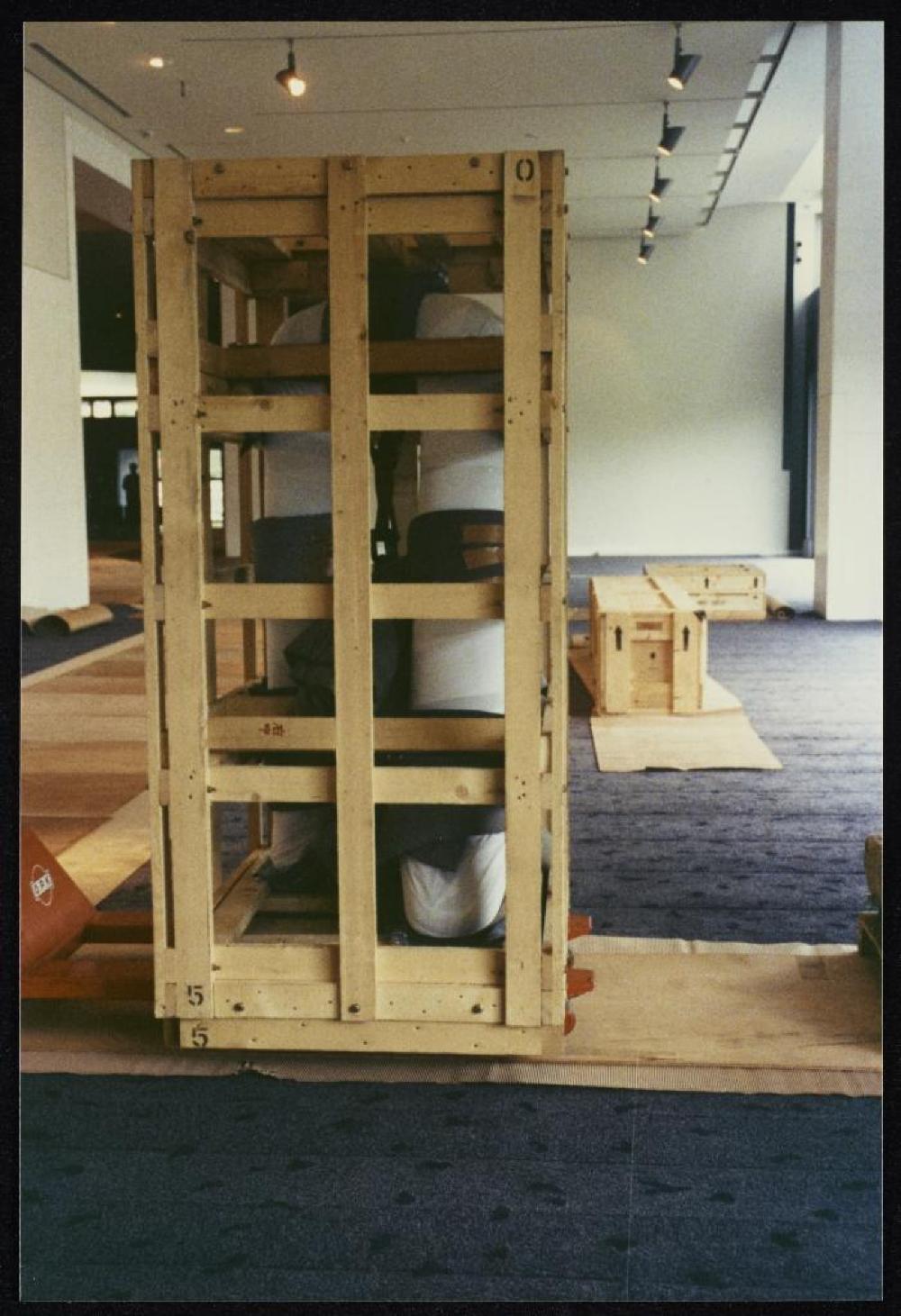 Installation process for "Isamu Noguchi Retrospective 1992," National Museum of Modern Art, Kyoto (travel venue)