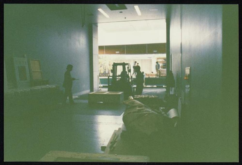 Installation process for "Isamu Noguchi Retrospective 1992," National Museum of Modern Art, Kyoto (travel venue)