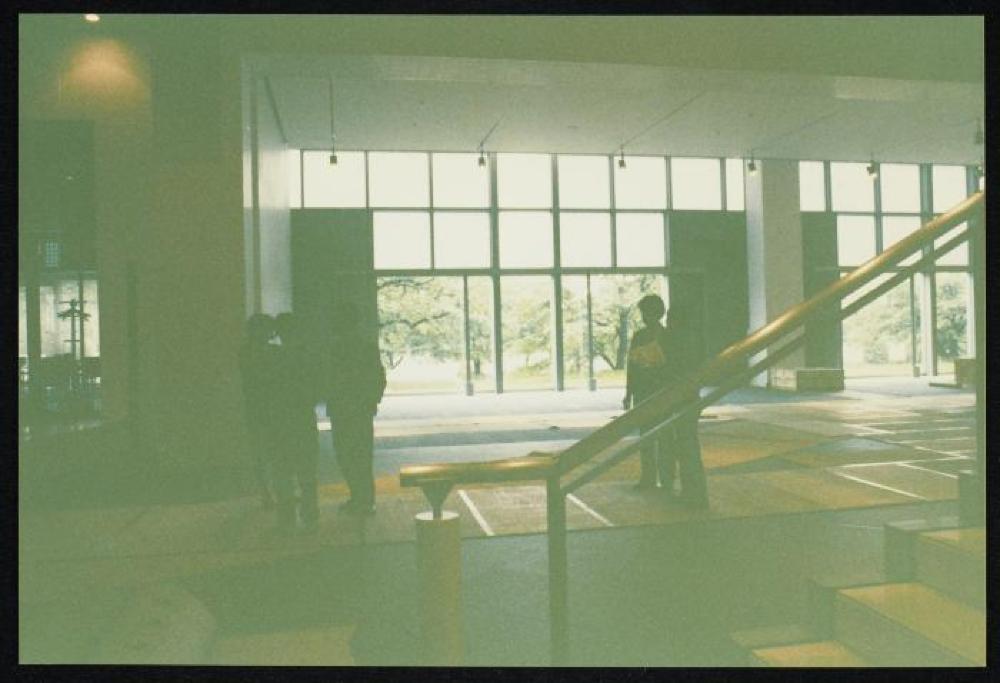 Installation process for "Isamu Noguchi Retrospective 1992," National Museum of Modern Art, Kyoto (travel venue)