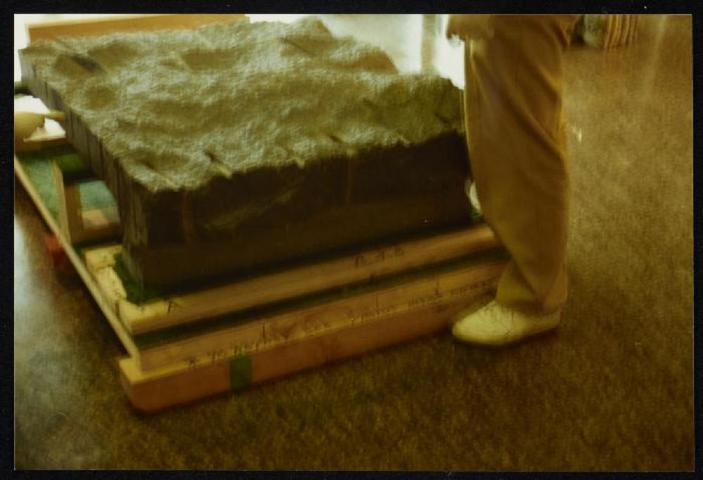 Installation process for "Isamu Noguchi Retrospective 1992," National Museum of Modern Art, Tokyo