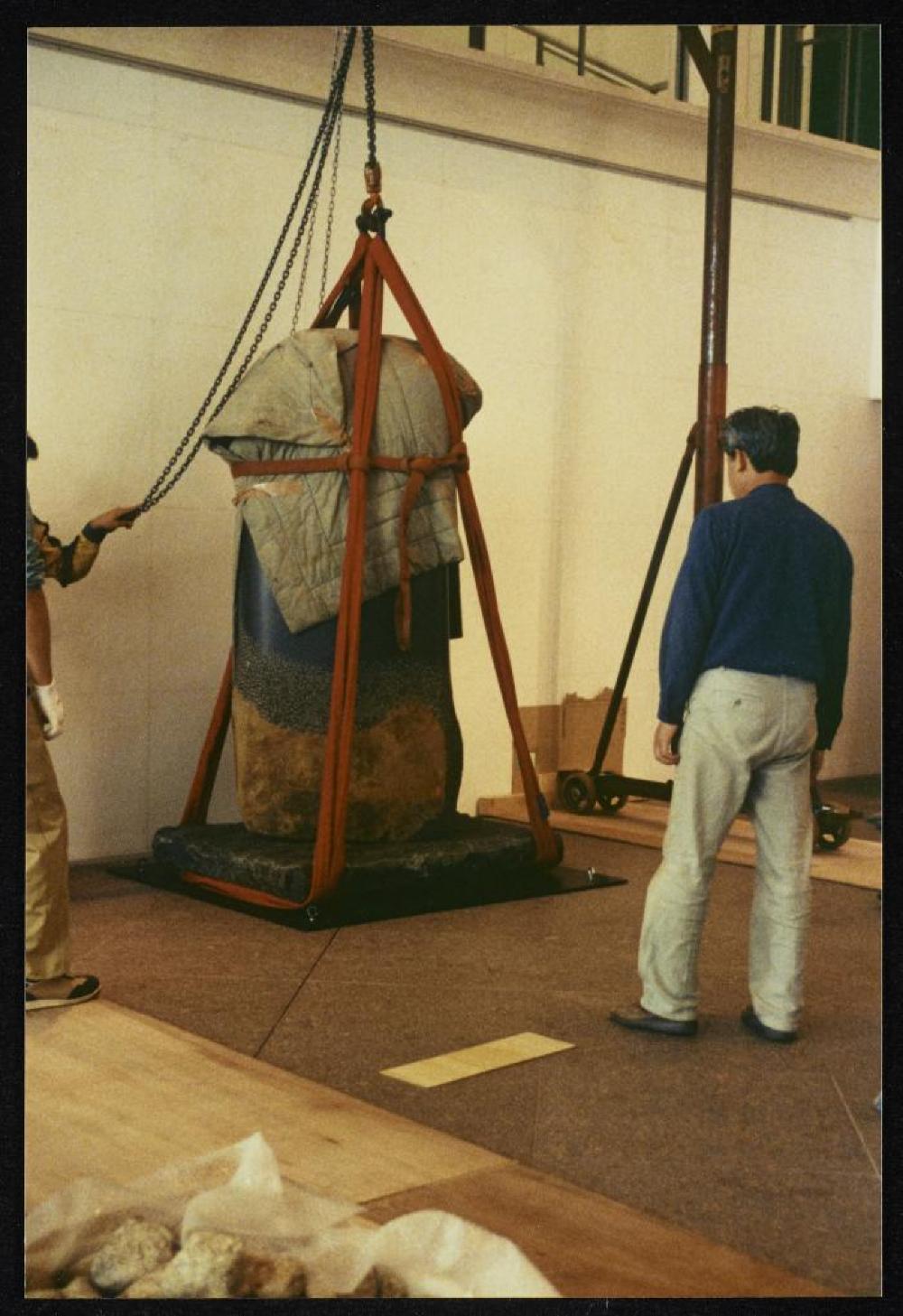 Installation process for "Isamu Noguchi Retrospective 1992," National Museum of Modern Art, Kyoto (travel venue)