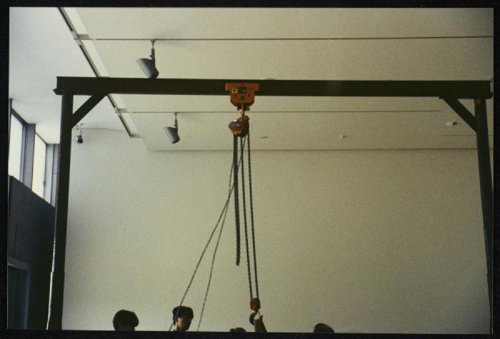 Installation process for "Isamu Noguchi Retrospective 1992," National Museum of Modern Art, Kyoto (travel venue)