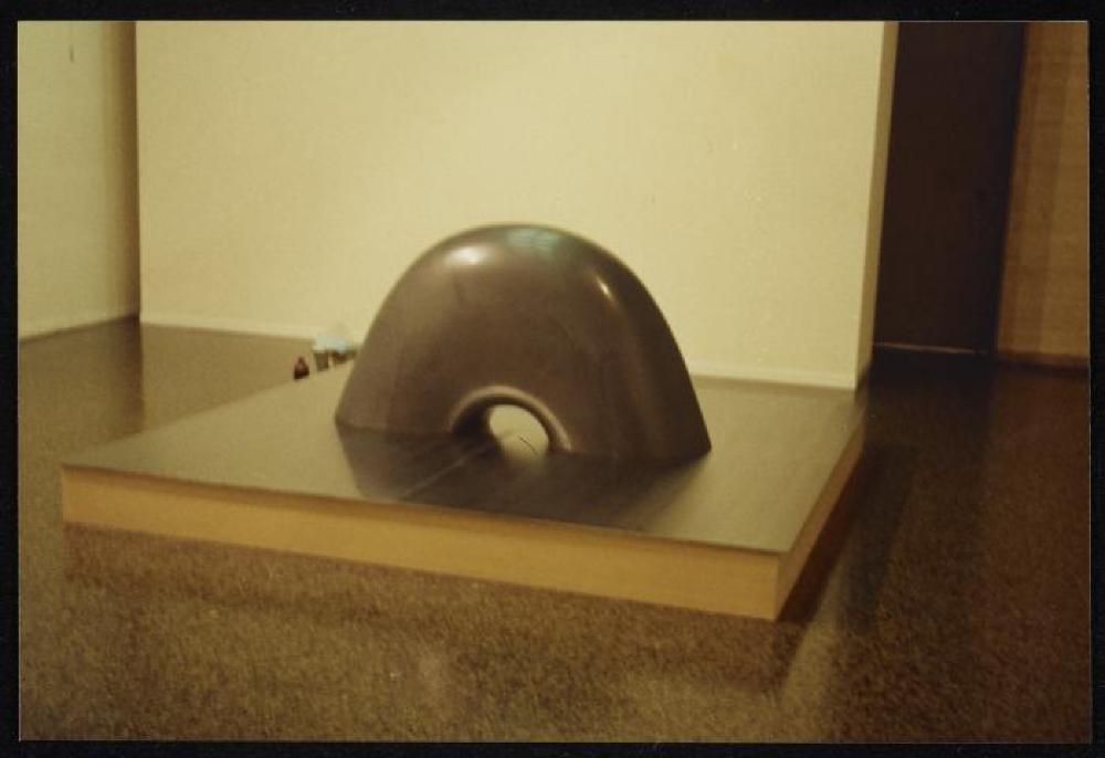 Installation process for "Isamu Noguchi Retrospective 1992," National Museum of Modern Art, Kyoto (travel venue)