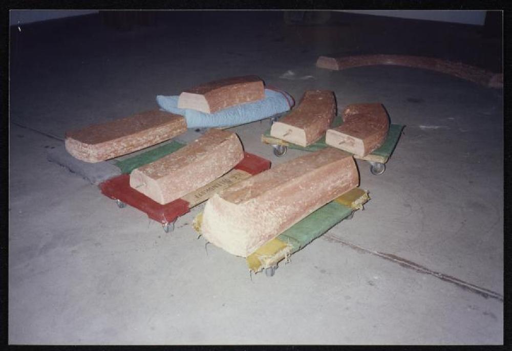 Installation process for "Isamu Noguchi Retrospective 1992," National Museum of Modern Art, Kyoto (travel venue)