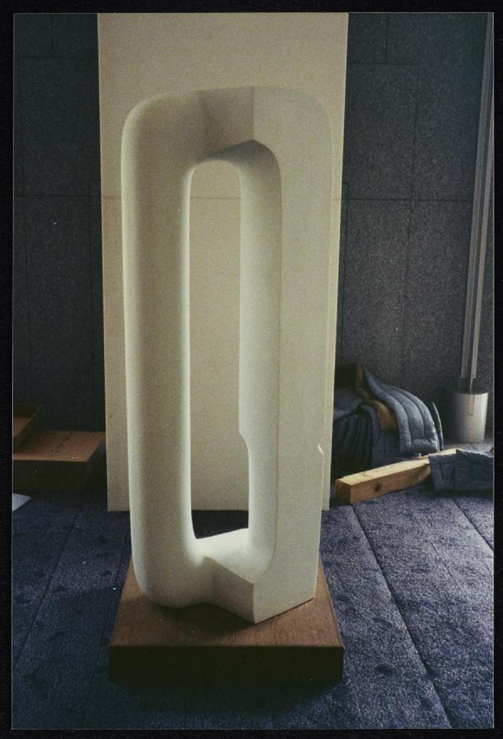 Installation process for "Isamu Noguchi Retrospective 1992," National Museum of Modern Art, Kyoto (travel venue)