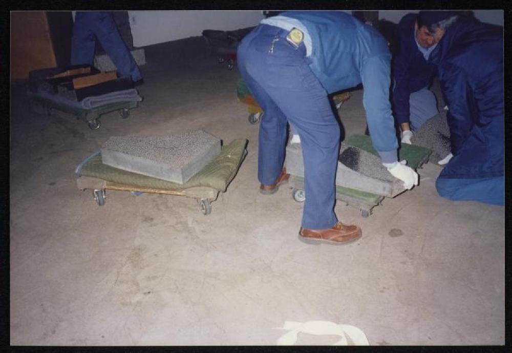 Installation process for "Isamu Noguchi Retrospective 1992," National Museum of Modern Art, Kyoto (travel venue)