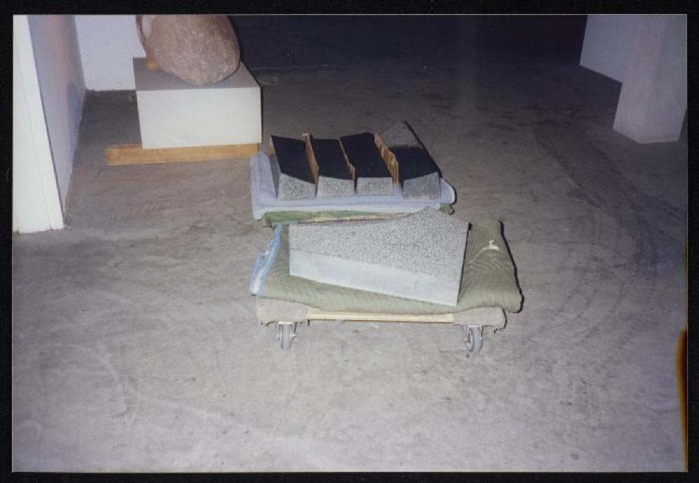 Installation process for "Isamu Noguchi Retrospective 1992," National Museum of Modern Art, Kyoto (travel venue)
