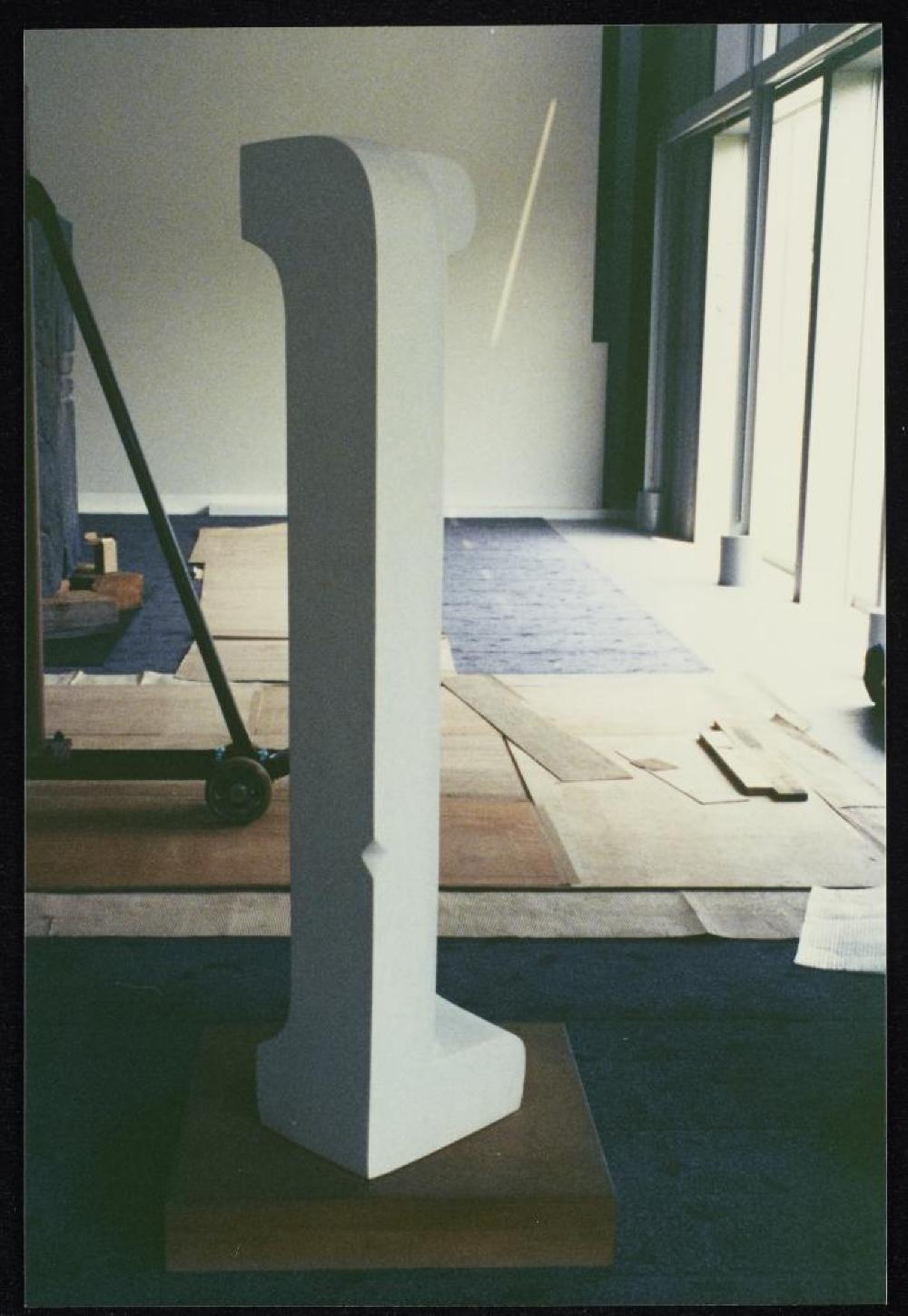 Installation process for "Isamu Noguchi Retrospective 1992," National Museum of Modern Art, Kyoto (travel venue)