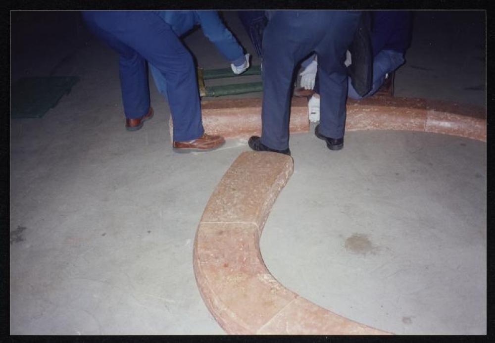 Installation process for "Isamu Noguchi Retrospective 1992," National Museum of Modern Art, Kyoto (travel venue)