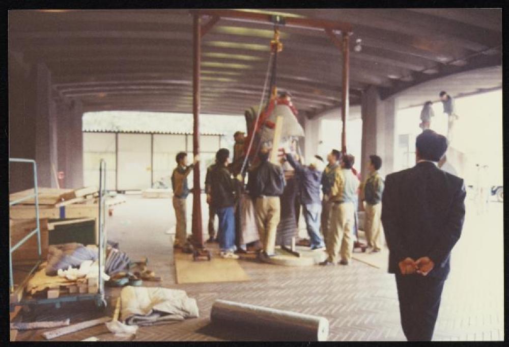 Installation process for "Isamu Noguchi Retrospective 1992," National Museum of Modern Art, Kyoto (travel venue)