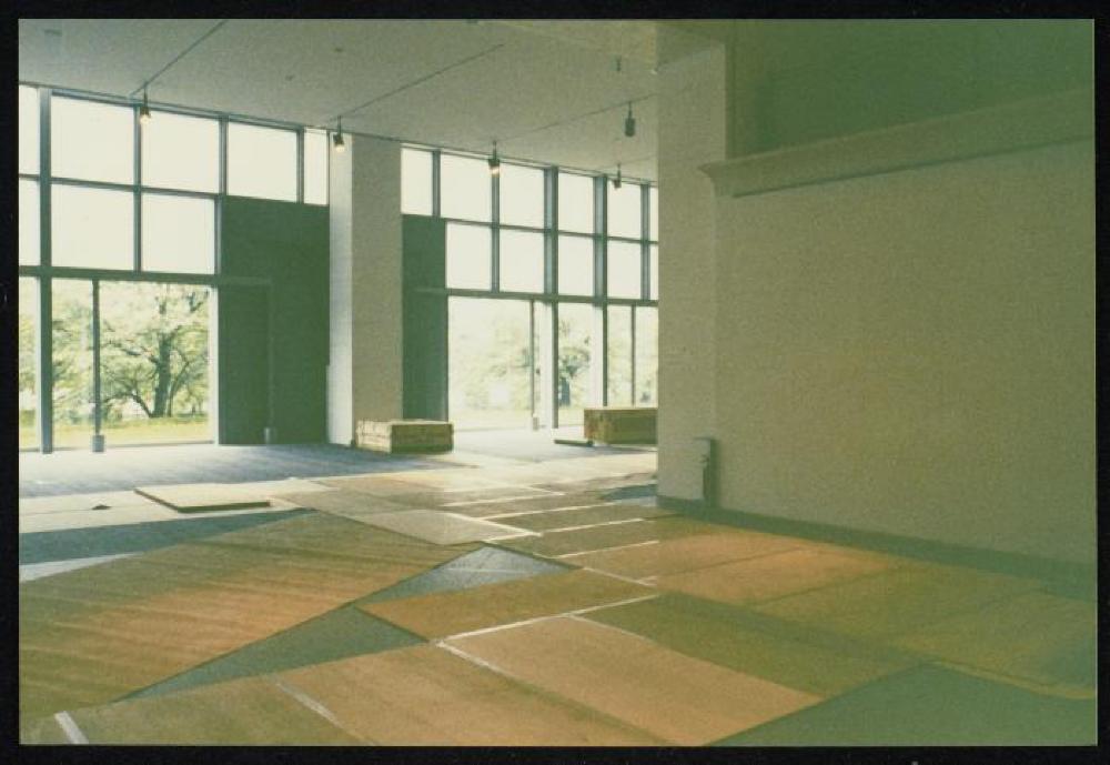 Installation process for "Isamu Noguchi Retrospective 1992," National Museum of Modern Art, Kyoto (travel venue)