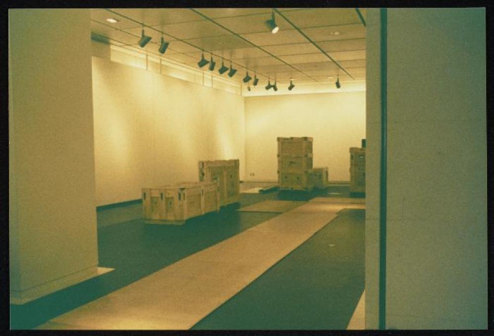 Installation process for "Isamu Noguchi Retrospective 1992," National Museum of Modern Art, Kyoto (travel venue)