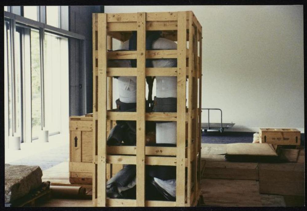 Installation process for "Isamu Noguchi Retrospective 1992," National Museum of Modern Art, Kyoto (travel venue)