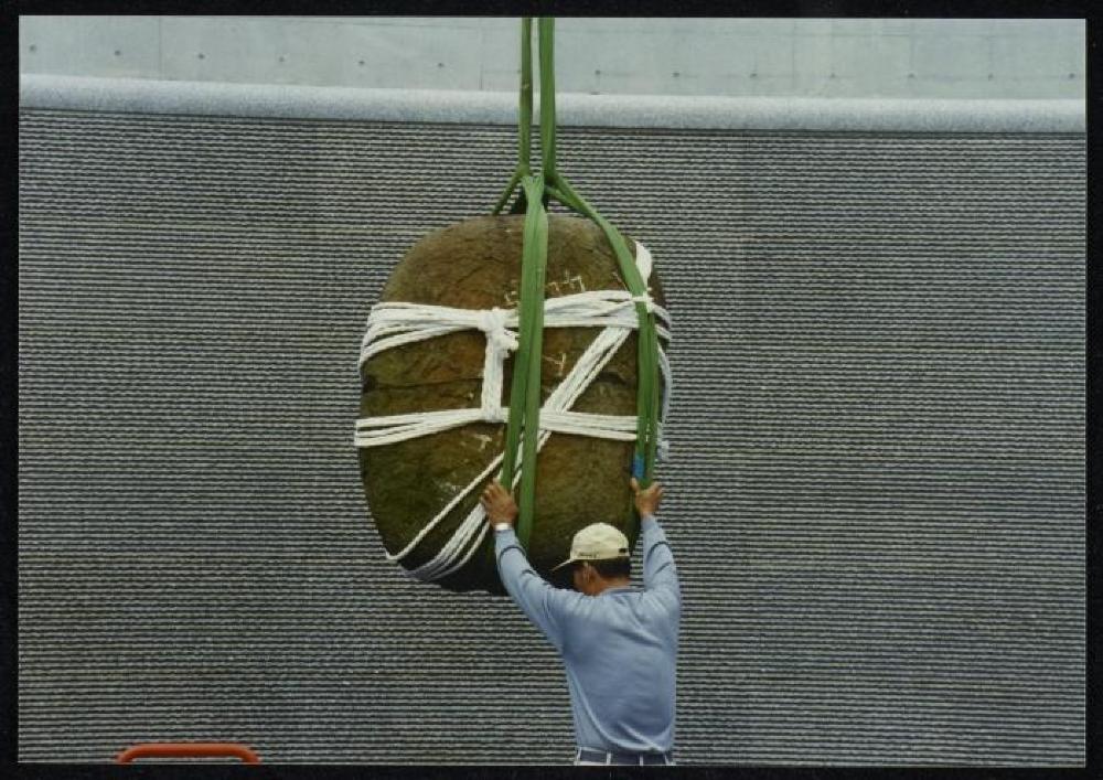Installation process for "Dear Heartfelt Friend, Isamu Noguchi," Marugame Genichiro-Inokuma Museum of Contemporary Art (MIMOCA) 