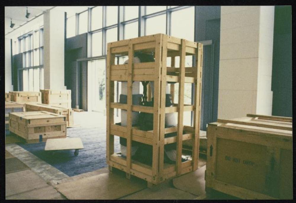 Installation process for "Isamu Noguchi Retrospective 1992," National Museum of Modern Art, Kyoto (travel venue)