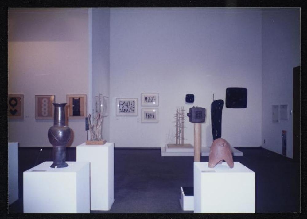 Installation view of "Isamu Noguchi and Rosanjin Kitaoji," The Museum of Modern Art, Kamakura
