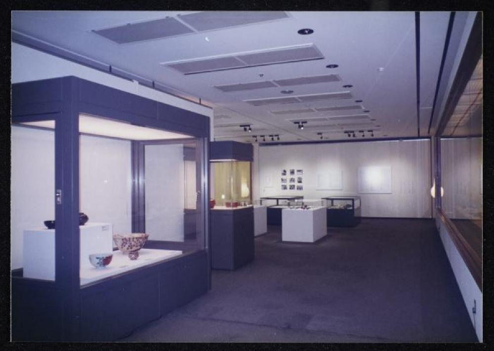 Installation view of "Isamu Noguchi and Rosanjin Kitaoji," The Museum of Modern Art, Kamakura