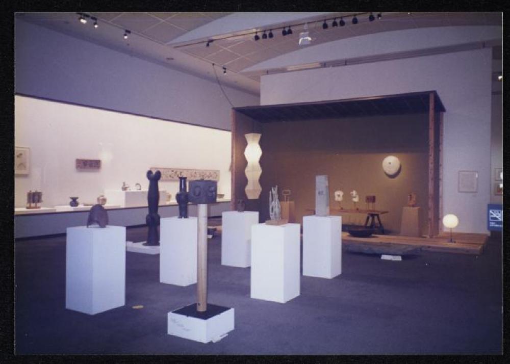 Installation view of "Isamu Noguchi and Rosanjin Kitaoji," The Museum of Modern Art, Kamakura