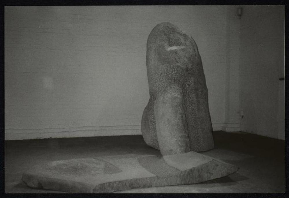 Exhibition image for "Relocated," The Noguchi Museum, April 10, 2001 - October 31, 2001.